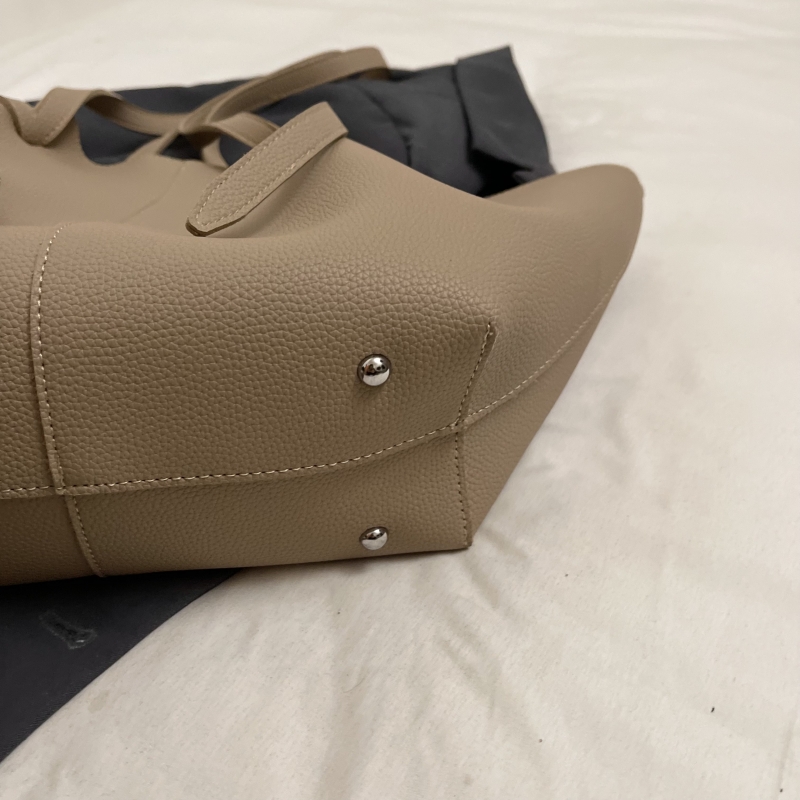 Branded Designer Shoulder Tote - مراجعة Luxury Bags Trend 2025 وسعره