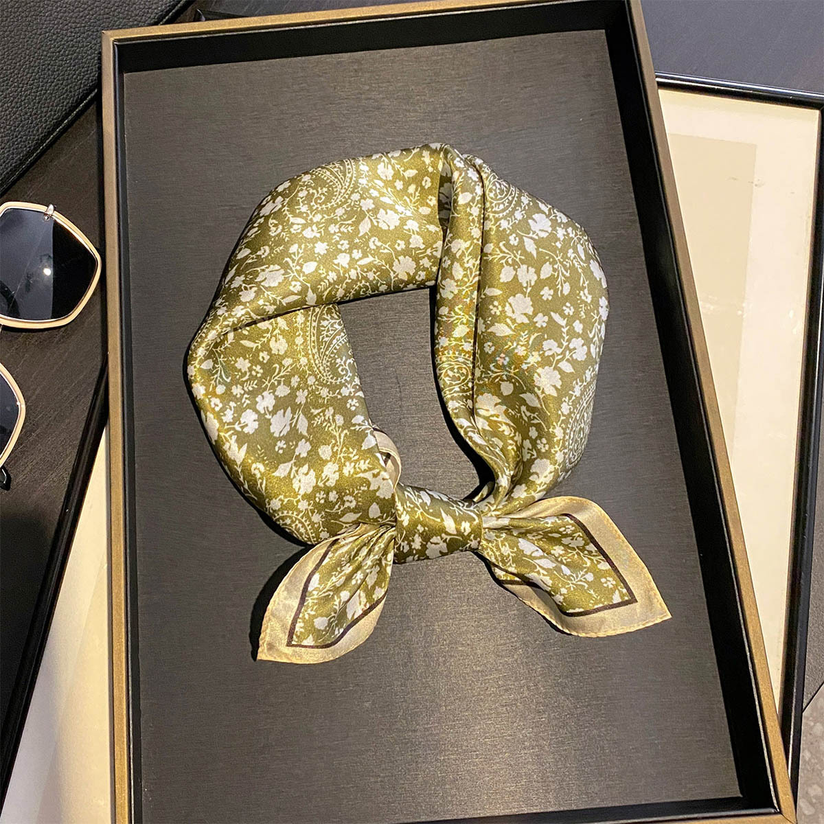 Luxury 100% Pure Silk Square S - مراجعة Luxury Bags Online وسعره