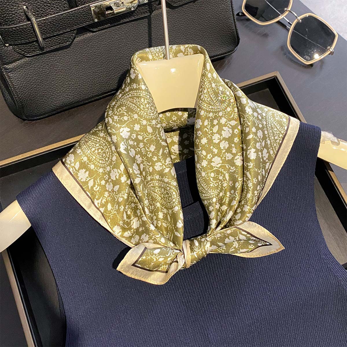 Luxury 100% Pure Silk Square S - مراجعة Luxury Bags Online وسعره