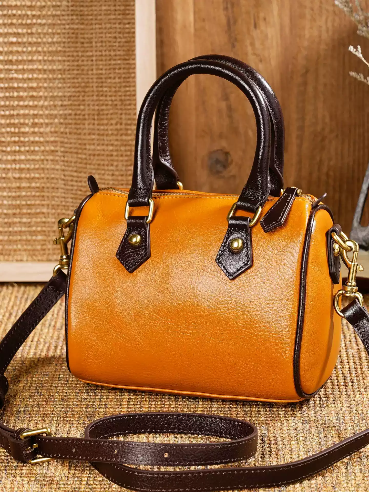 Classic Boston Shoulder Bags F - مراجعة Luxury Bags That Are Affordable وسعره