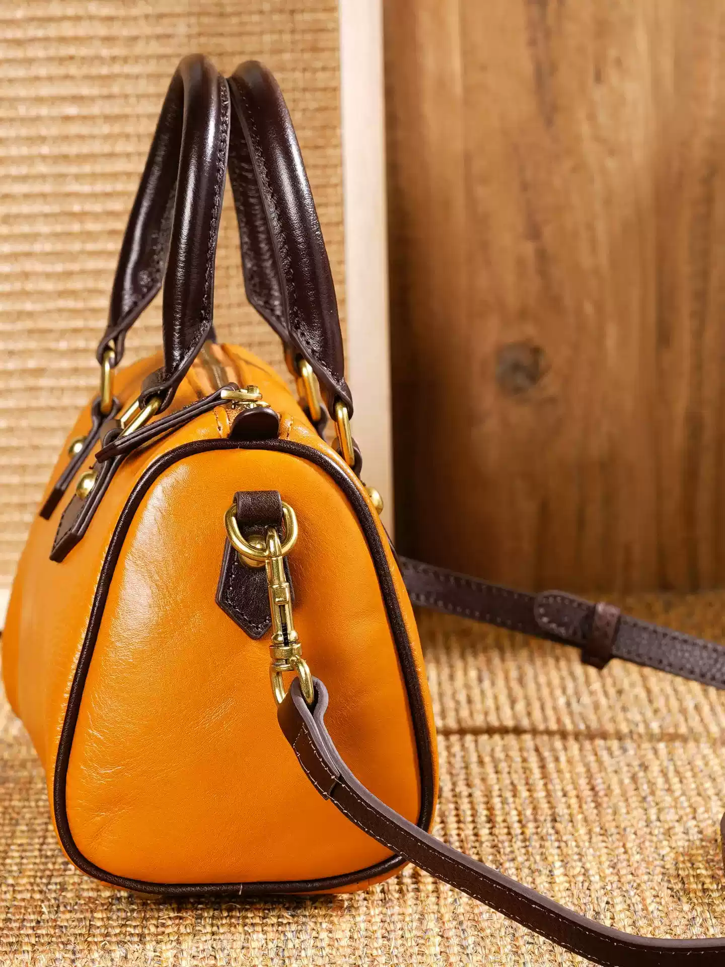 Classic Boston Shoulder Bags F - مراجعة Luxury Bags That Are Affordable وسعره