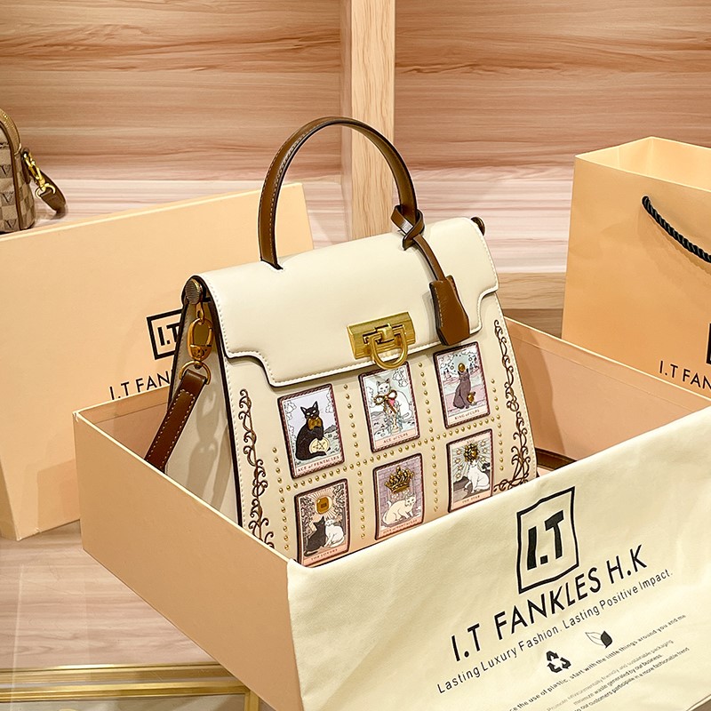 Women's handbag brand handbag  - مراجعة Luxury Bags Trend 2025 وسعره