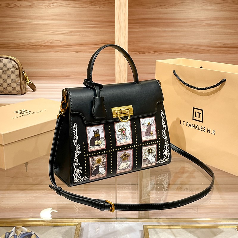Women's handbag brand handbag  - مراجعة Luxury Bags Trend 2025 وسعره