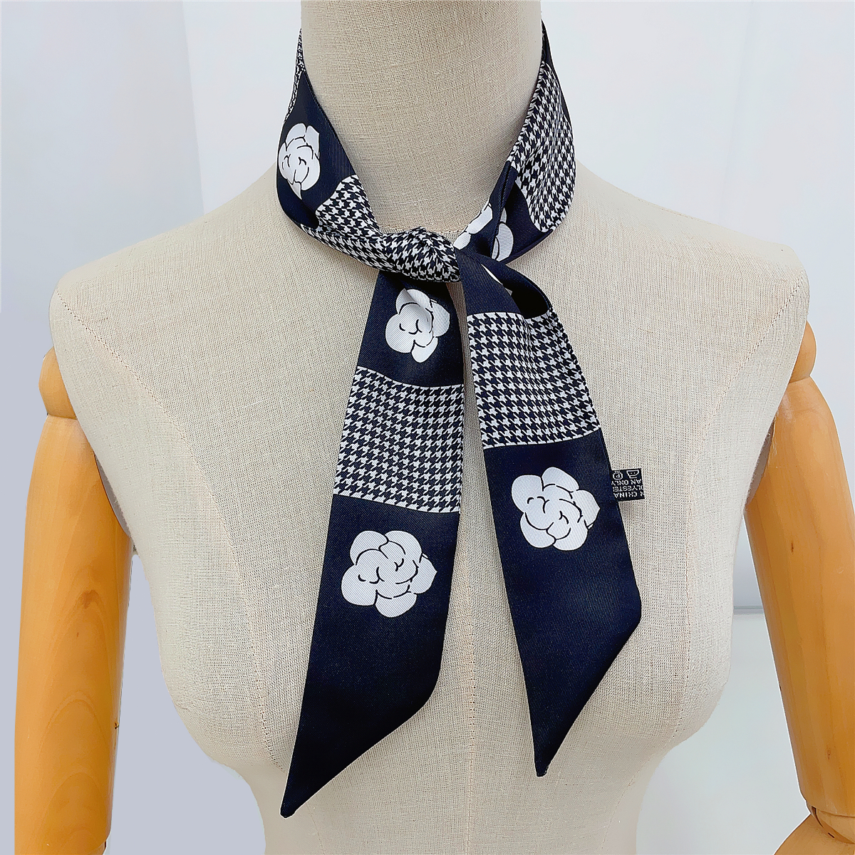 2023 Design Camellia Flower Br - مراجعة Luxury Bags Online وسعره