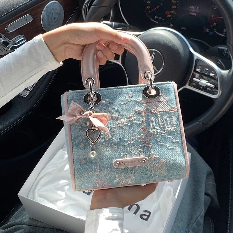 High Value Light Luxury Contra - مراجعة Luxury Bags Levels وسعره