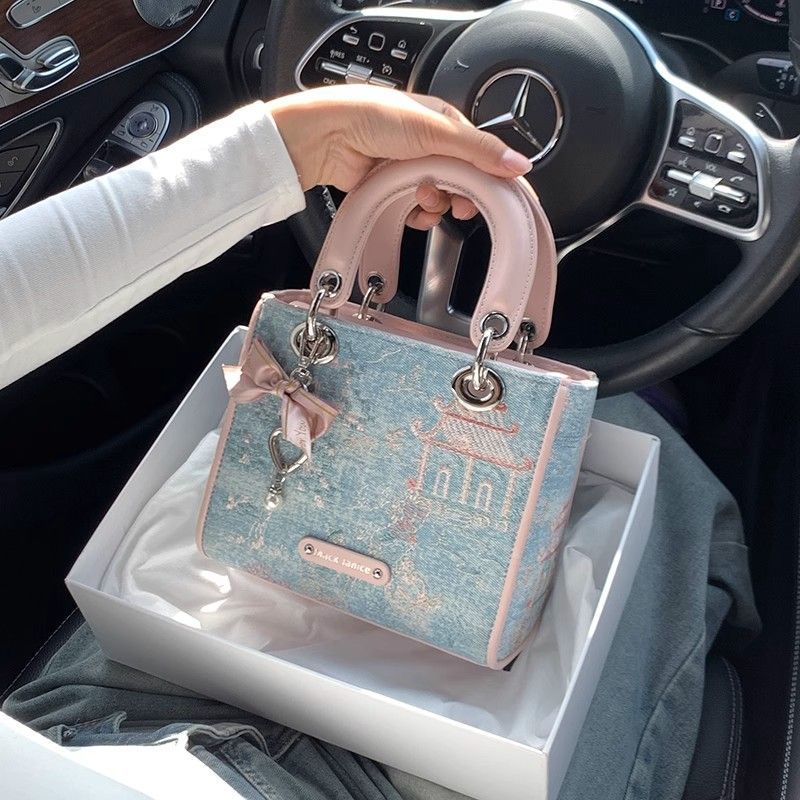 High Value Light Luxury Contra - مراجعة Luxury Bags Levels وسعره