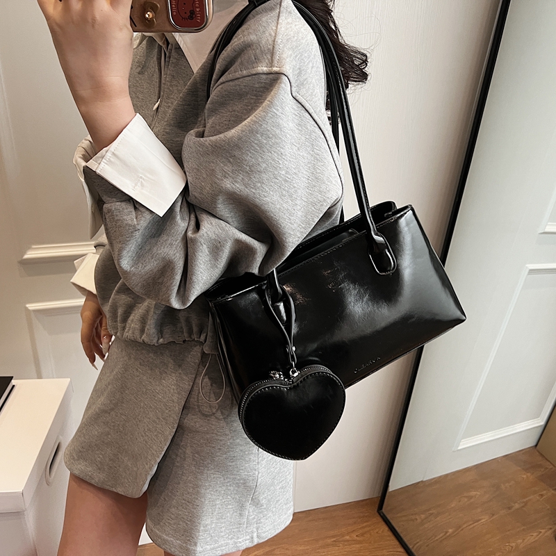 Women's Patent Faux Leather To - مراجعة Quiet Luxury Bags Tote وسعره