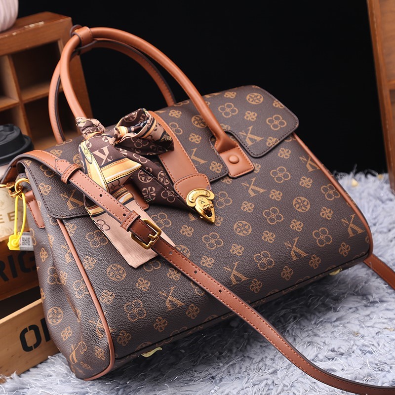 Light luxury brand women's bag - مراجعة Luxury Bags Trend 2025 وسعره