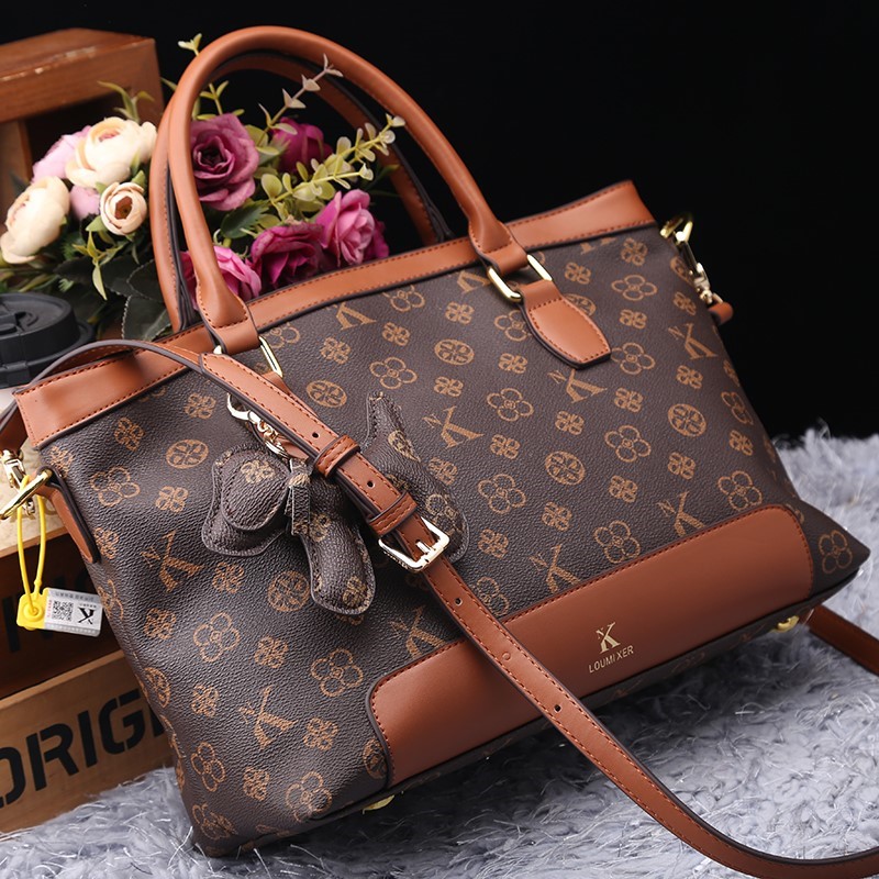 Light luxury brand women's bag - مراجعة Luxury Bags Trend 2025 وسعره