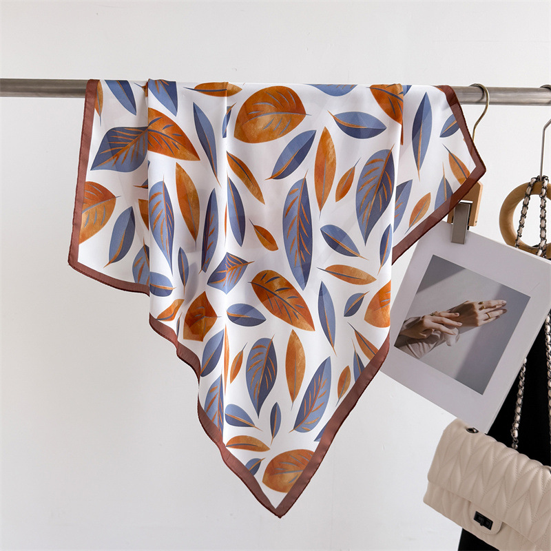 Luxury Brand Print 70cm Square - مراجعة Luxury Bags Online وسعره