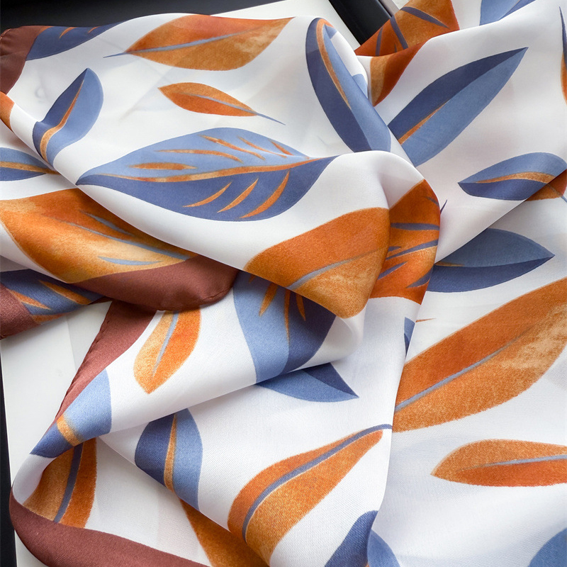 Luxury Brand Print 70cm Square - مراجعة Luxury Bags Online وسعره