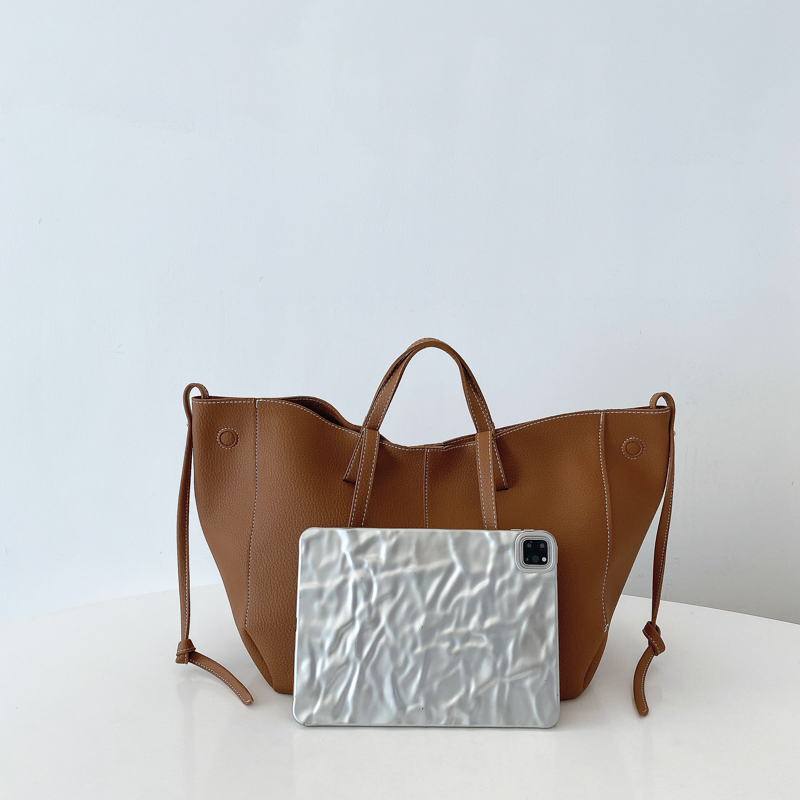 Large Capacity Leather Zipper  - مراجعة Luxury Bags Trend 2025 وسعره