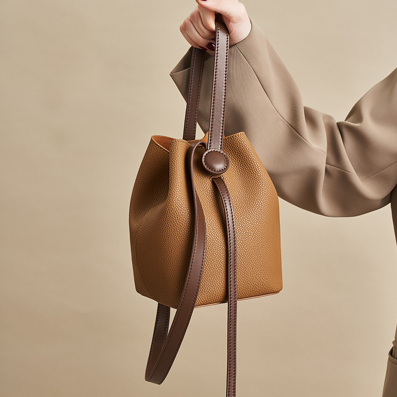 Classic Women's Water Bucket H - مراجعة Luxury Bags Levels وسعره