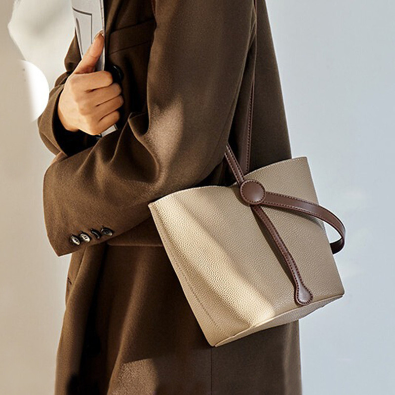 Classic Women's Water Bucket H - مراجعة Luxury Bags Levels وسعره